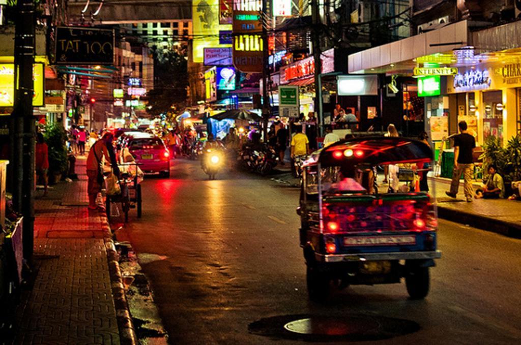 Hostel 8 Sukhumvit Soi 8 Банкок Екстериор снимка