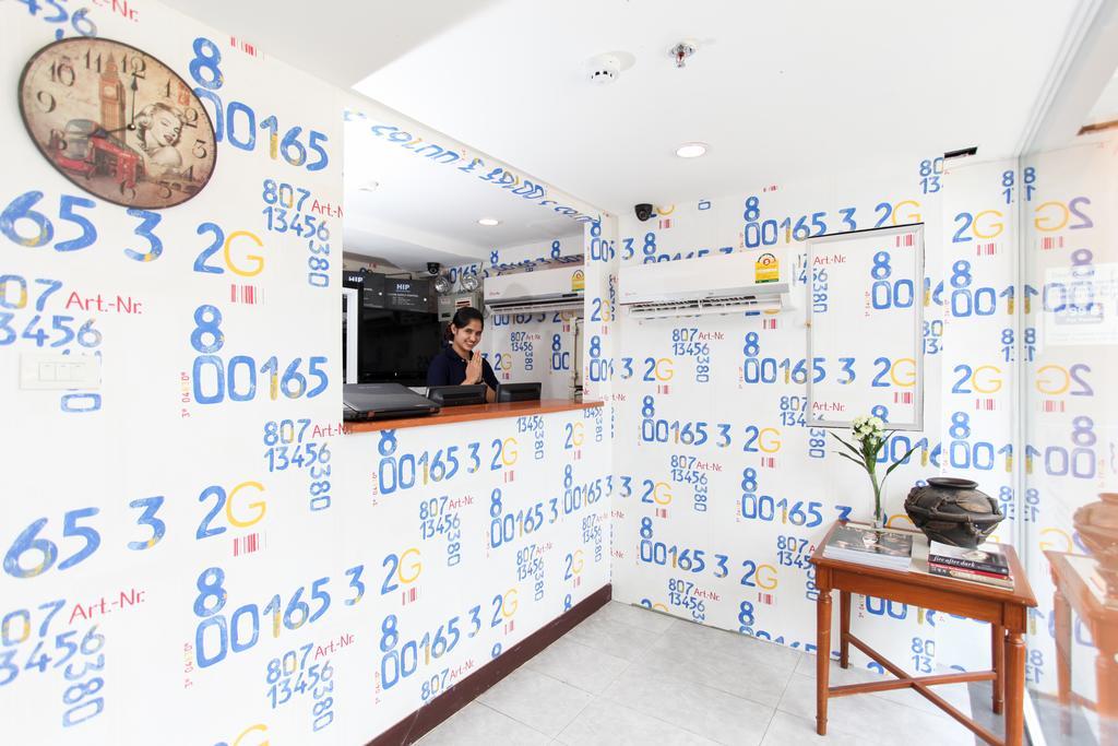 Hostel 8 Sukhumvit Soi 8 Банкок Екстериор снимка