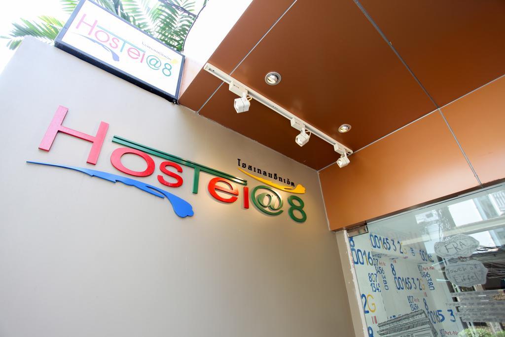 Hostel 8 Sukhumvit Soi 8 Банкок Екстериор снимка