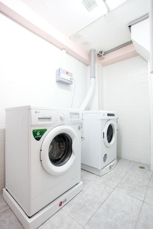 Hostel 8 Sukhumvit Soi 8 Банкок Екстериор снимка