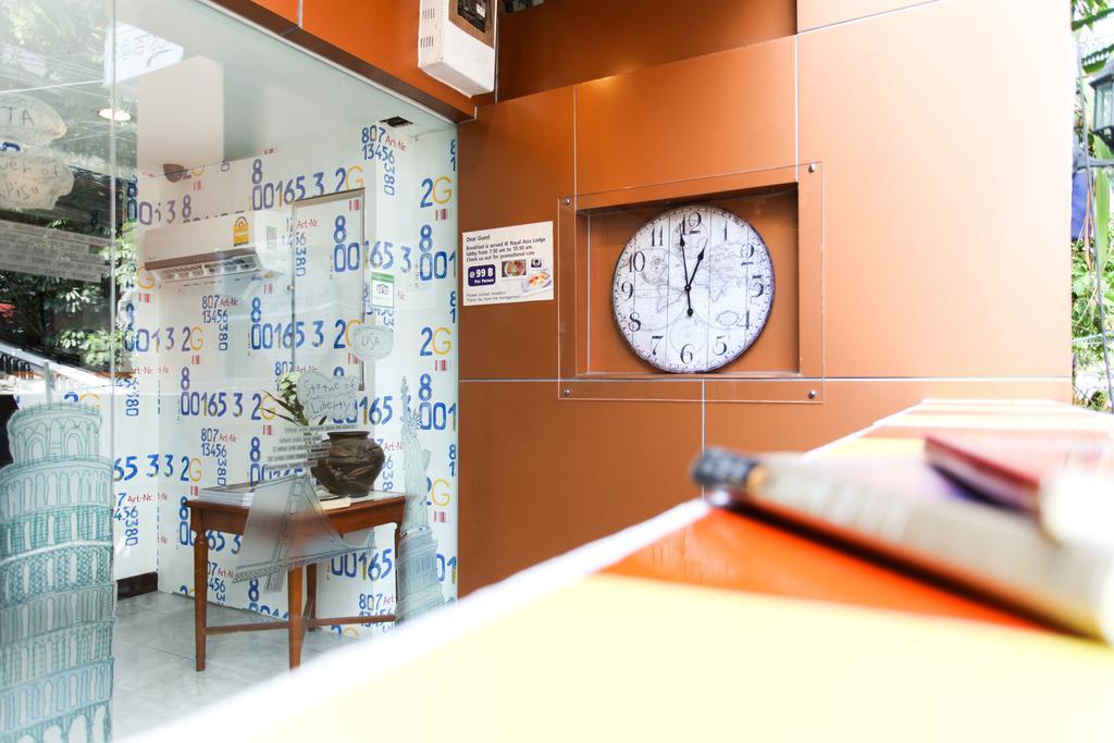 Hostel 8 Sukhumvit Soi 8 Банкок Екстериор снимка