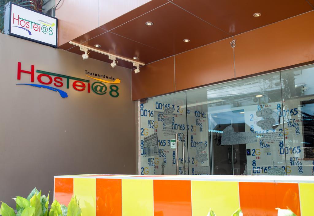 Hostel 8 Sukhumvit Soi 8 Банкок Екстериор снимка
