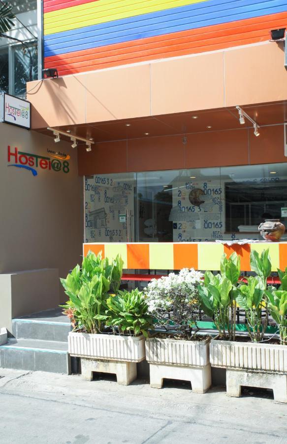 Hostel 8 Sukhumvit Soi 8 Банкок Екстериор снимка