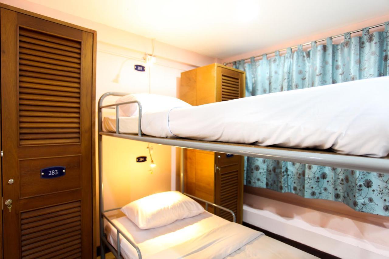 Hostel 8 Sukhumvit Soi 8 Банкок Екстериор снимка